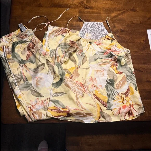 White House Black Market Floral Pajama Set - Yellow and Green - Picture 4 of 9